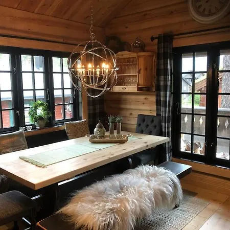 Vakantiehuis Great Log Cabin With Ski Inout And Fast Wifi