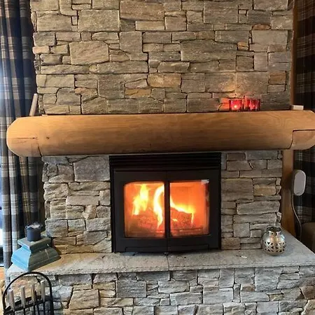 Vakantiehuis Great Log Cabin With Ski Inout And Fast Wifi
